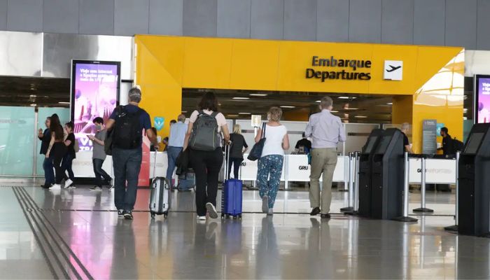  Vinte mil aposentados já compraram passagens pelo Programa Voa Brasil 